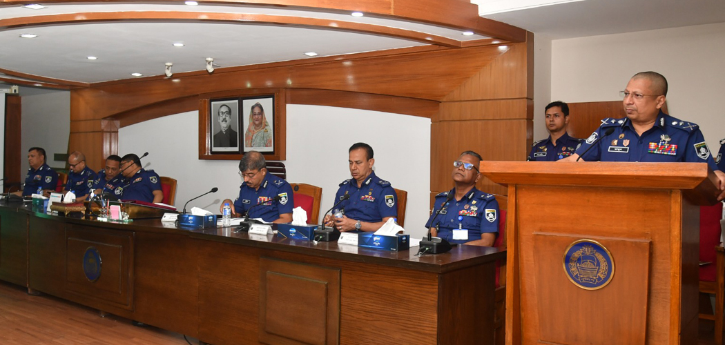 নবীন পুলিশ কর্মকর্তাদের উদ্দেশ্যে আইজিপি